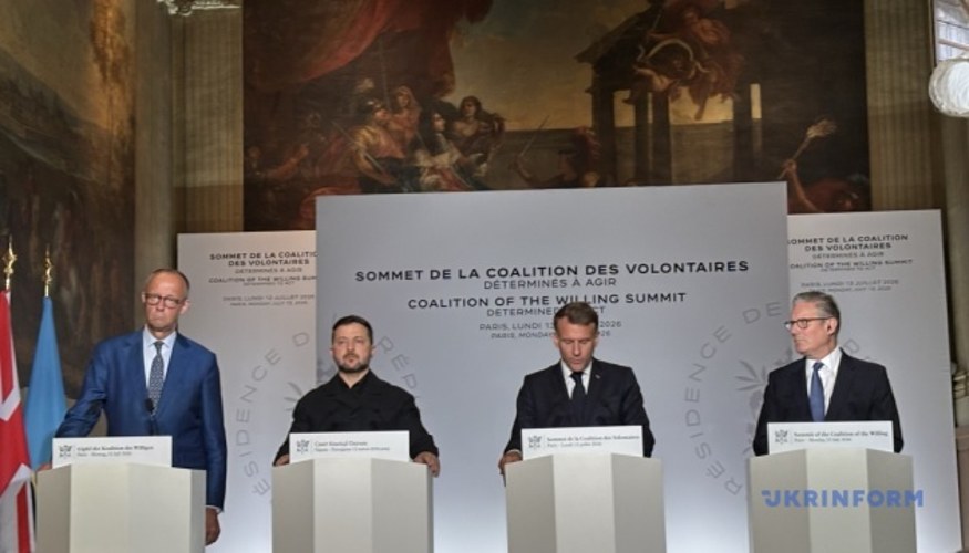 Володимир Зеленський під час спілкування з пресою у Парижі 13 липня 2026 року