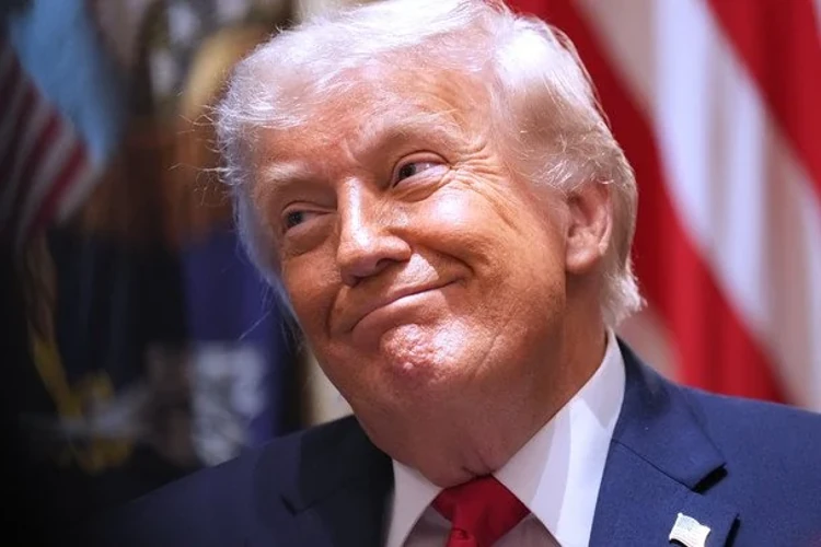 Дональд Трамп під час інтерв'ю Fox News на тлі кадрів ракетної атаки Ірану