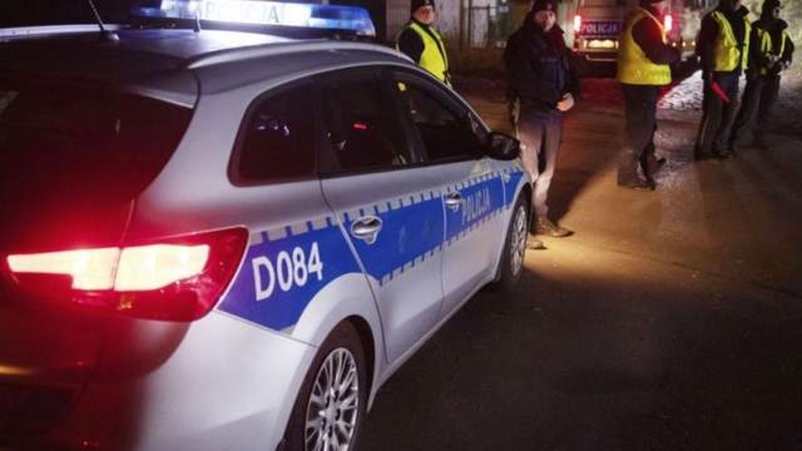 У Польщі чоловік вдарив українського підлітка (фото Associated Press)