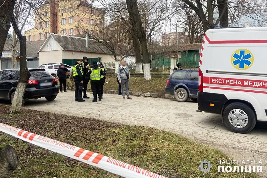 Пошкоджена будівля територіального центру комплектування у Кам'янці-Подільському після вибуху 5 лютого 2025 року
