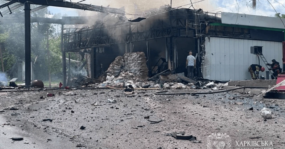 Зруйнована українська АЗС після ворожого удару (фото Укрнафта)
