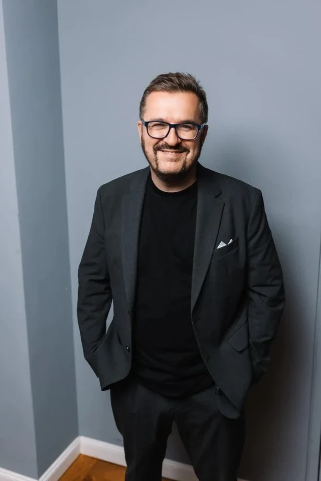 Пономарьов опублікував у Instagram світлину з 19-річним сином і підписом «Син вдома»