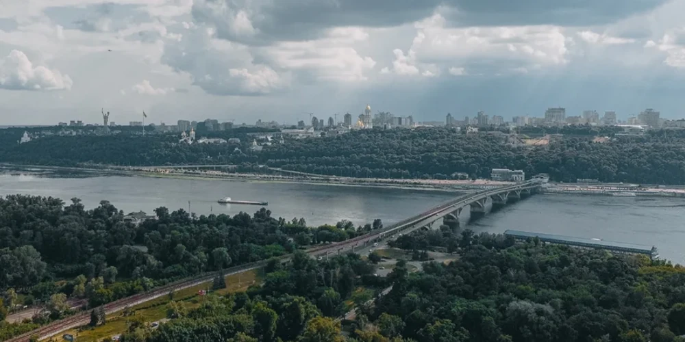У Києві з 21 до 24 серпня частково обмежать рух мостом Метро