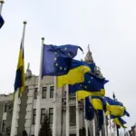 Прапор ЄС та прапор Угорщини поруч